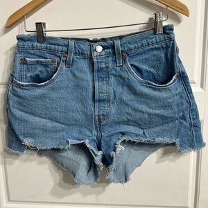 SO Good 501 Levi’s like new shorts❣️